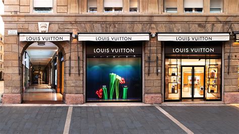 negozio louis vuitton padova orari lunedi